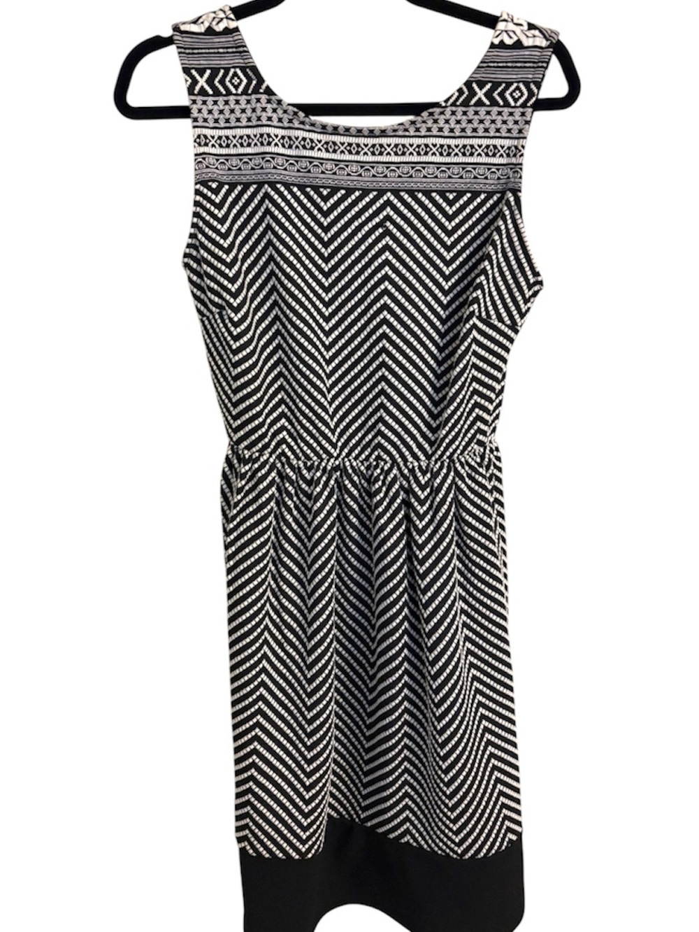 Gilli Dress NWT The Paper Store Size Large Black and White Chevron Print